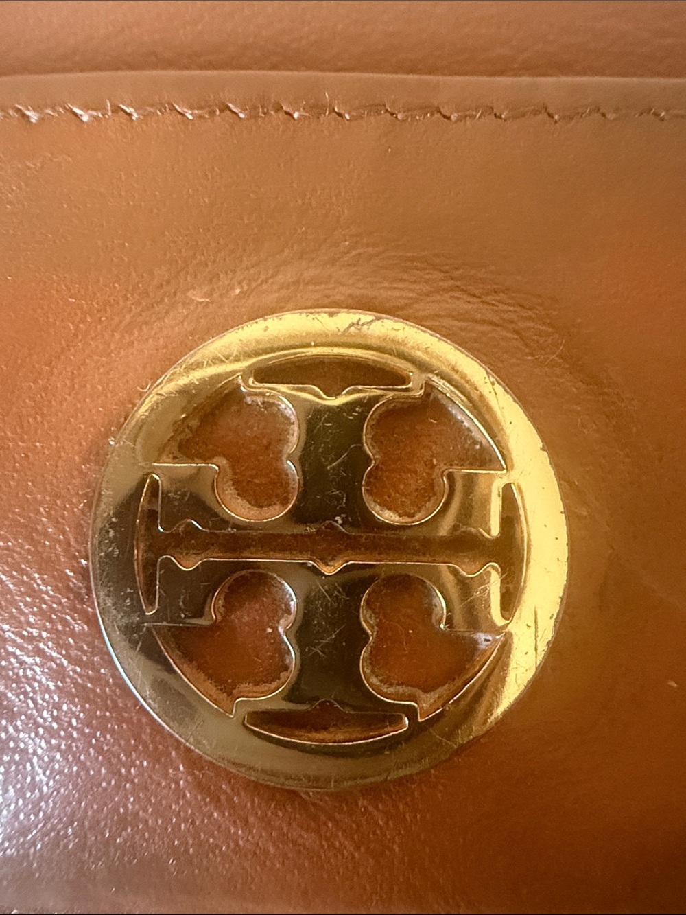 Tory Burch Chestnut Brown Leather Card Holder with Logo Medallion - Picture 3 of 5